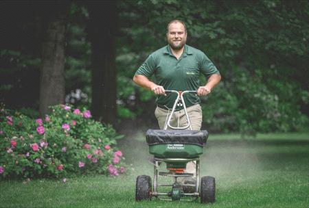 weed-man-fertilization-technician